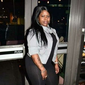 Meet your Posher, Akenya